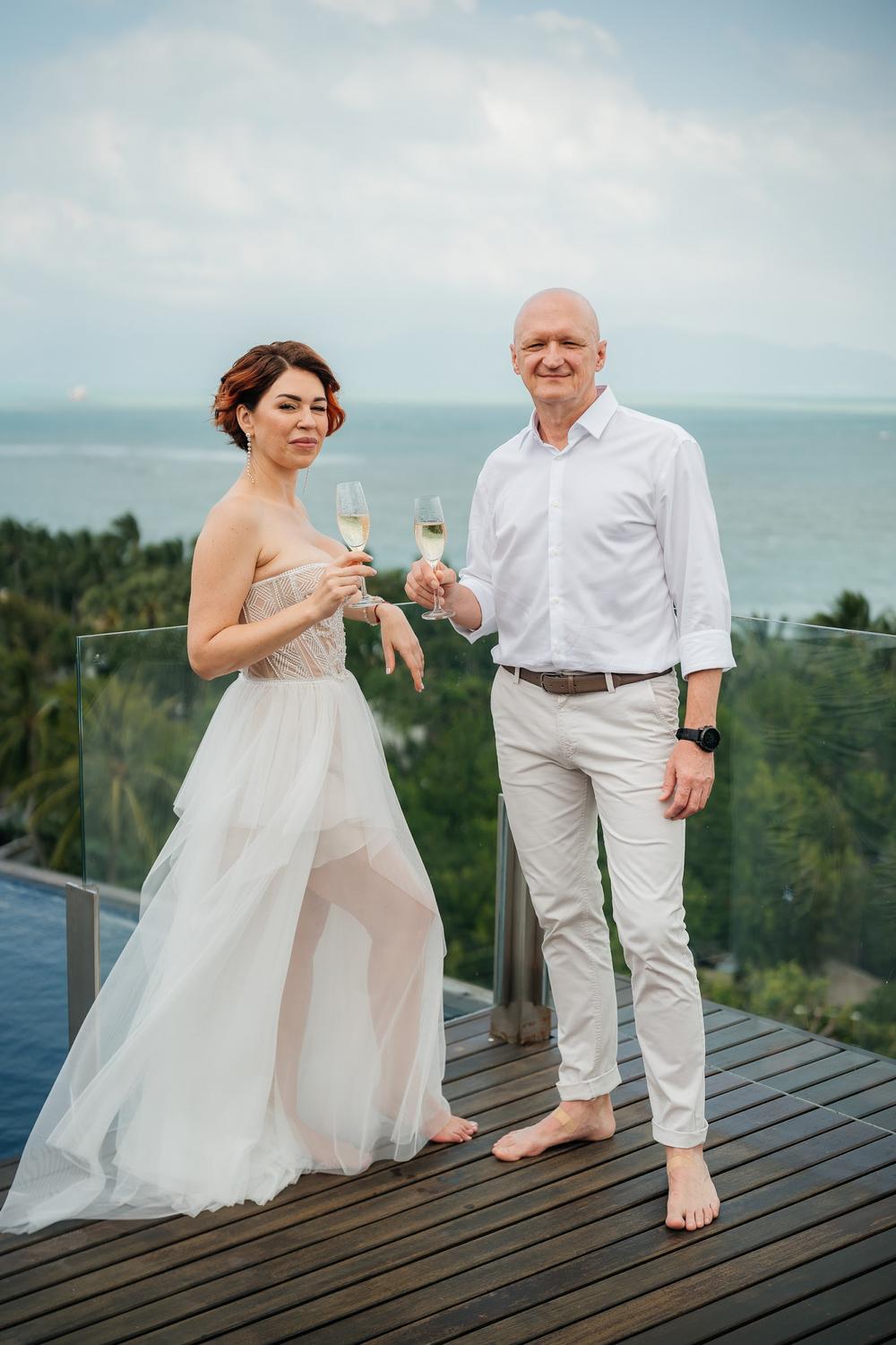 white lotus wedding 