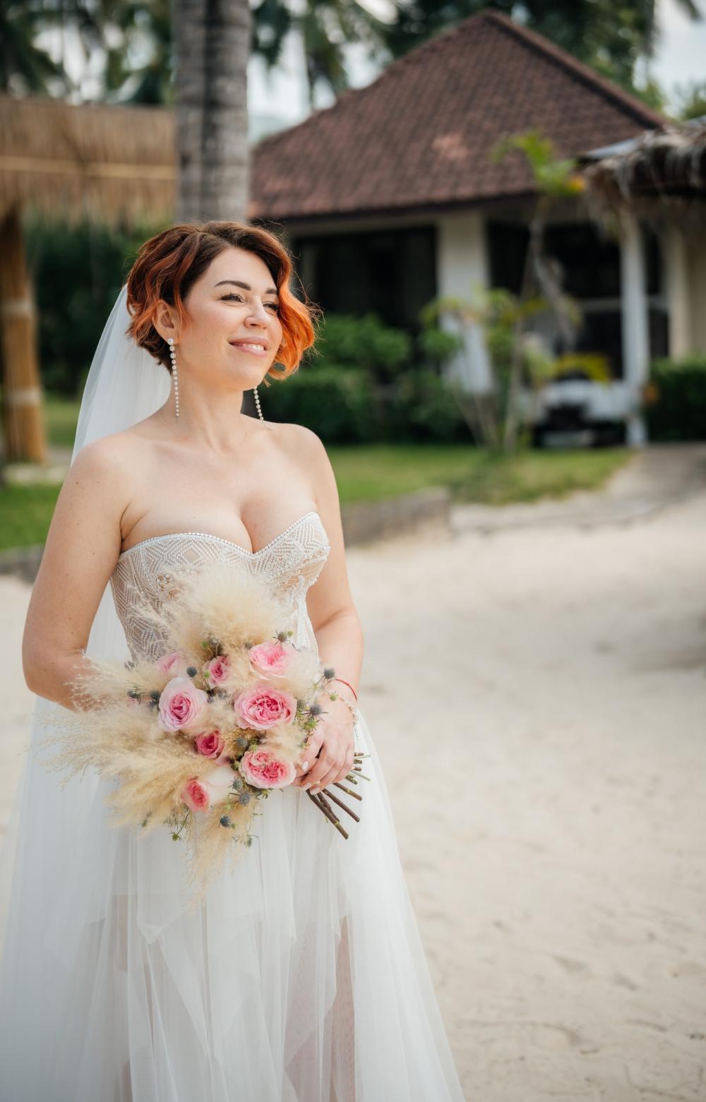 white lotus wedding 