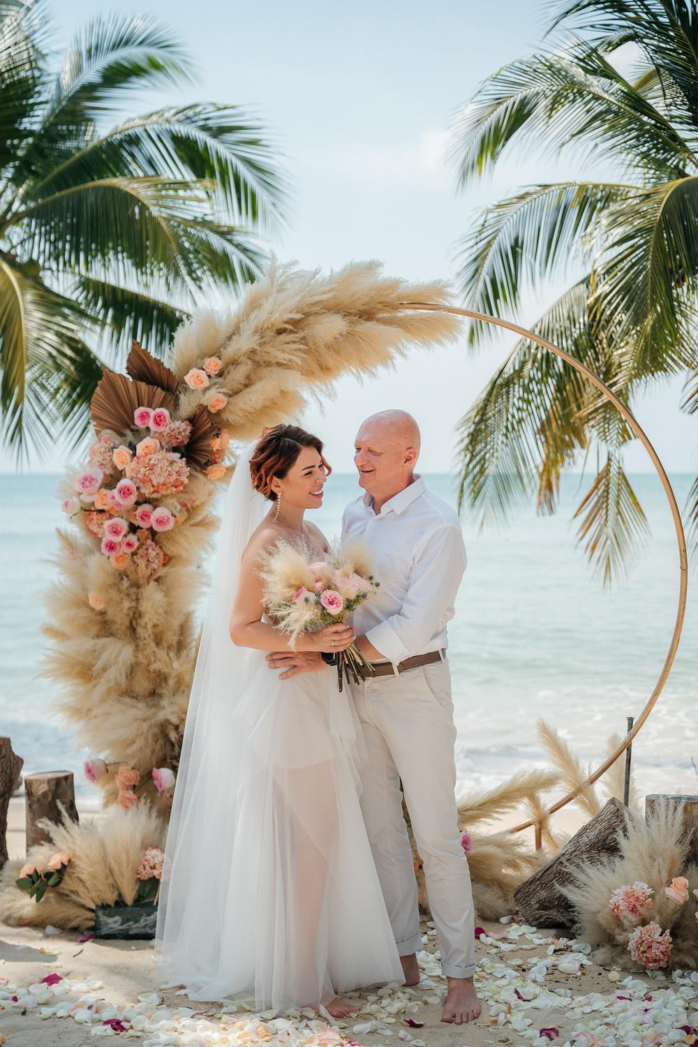 white lotus wedding 