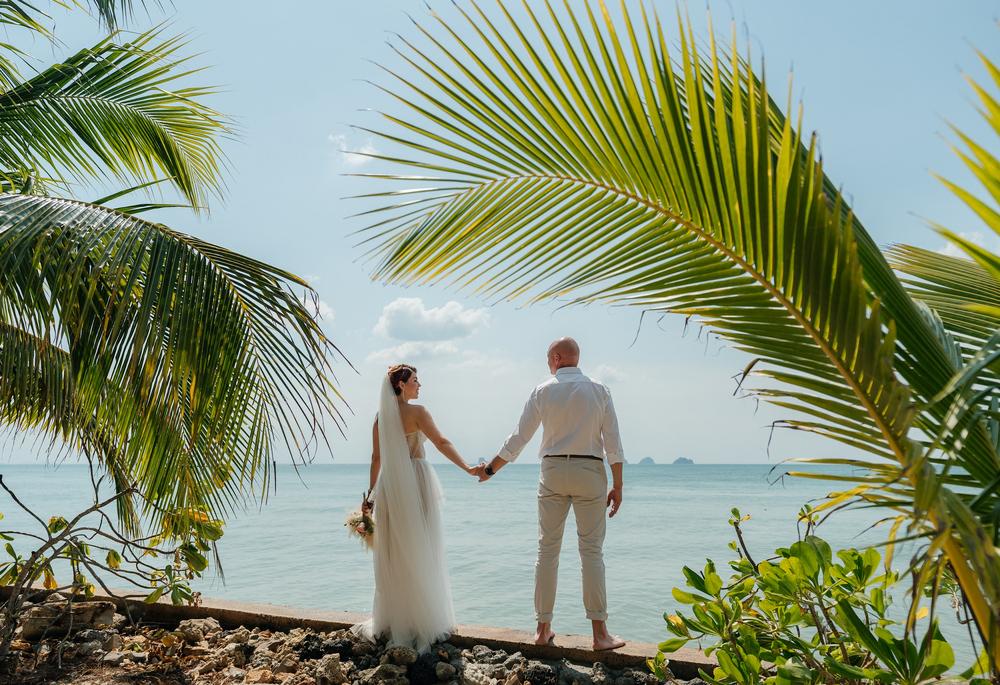 white lotus wedding 