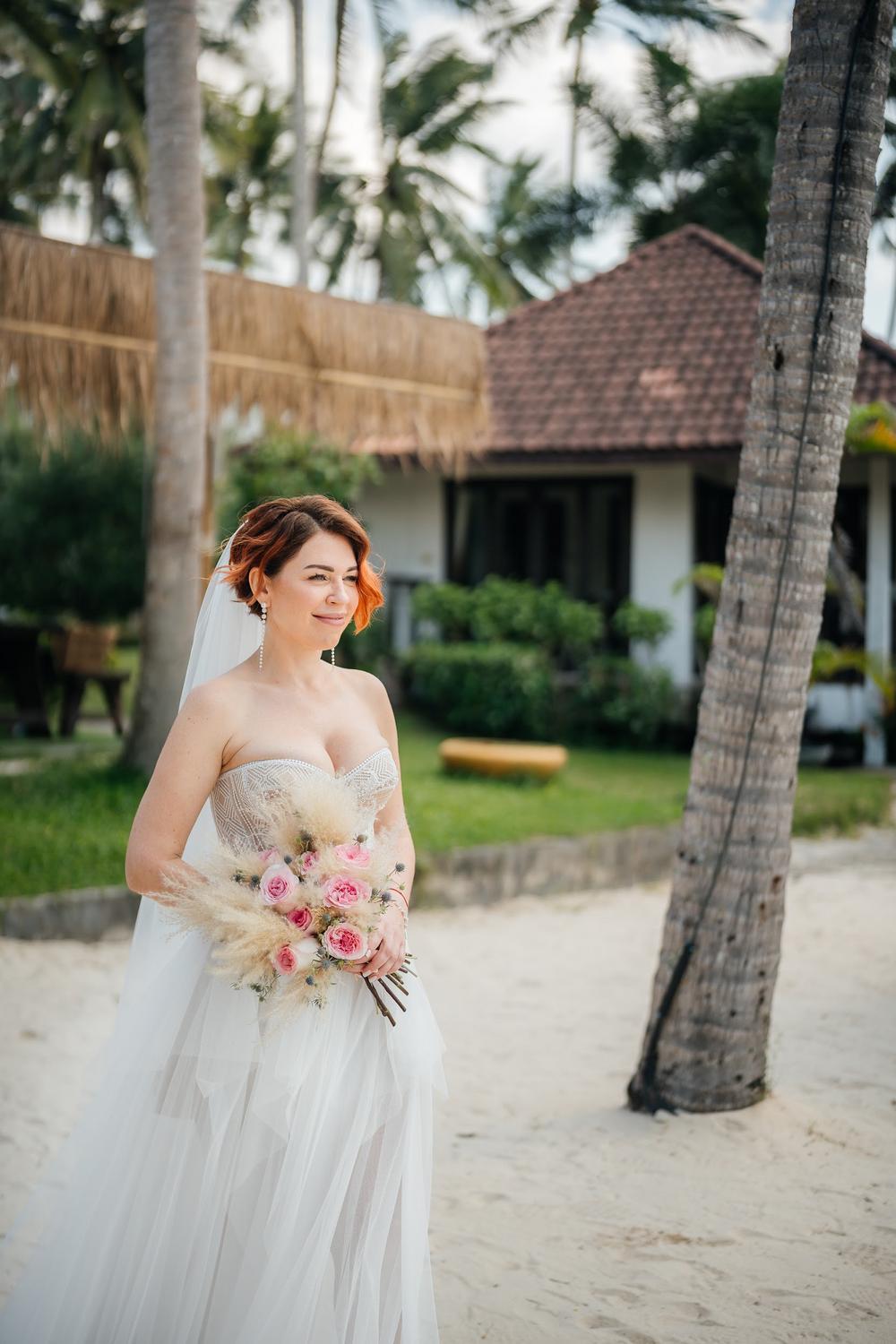 white lotus wedding 