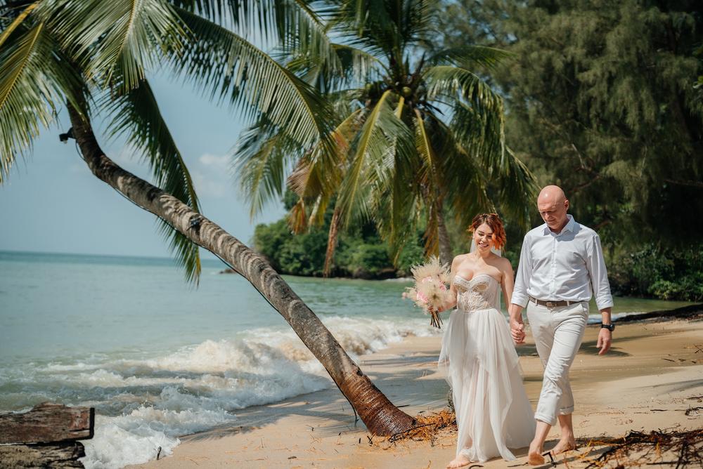 white lotus wedding 