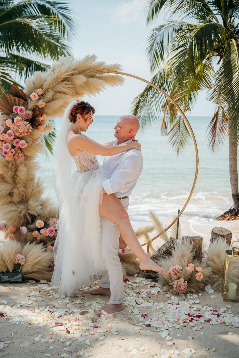 white lotus wedding 