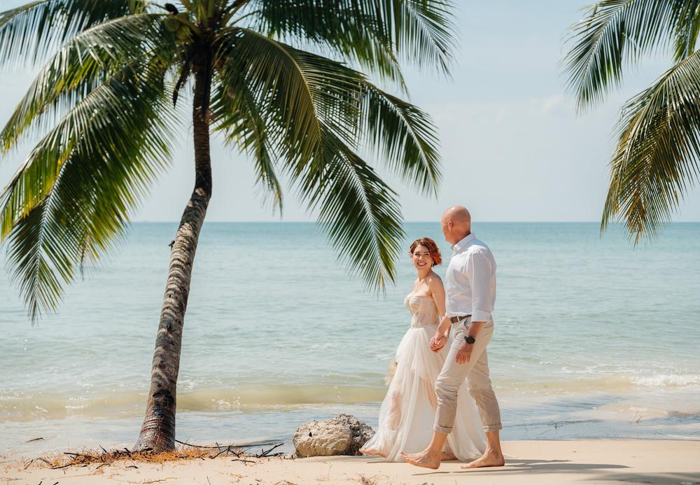 white lotus wedding 