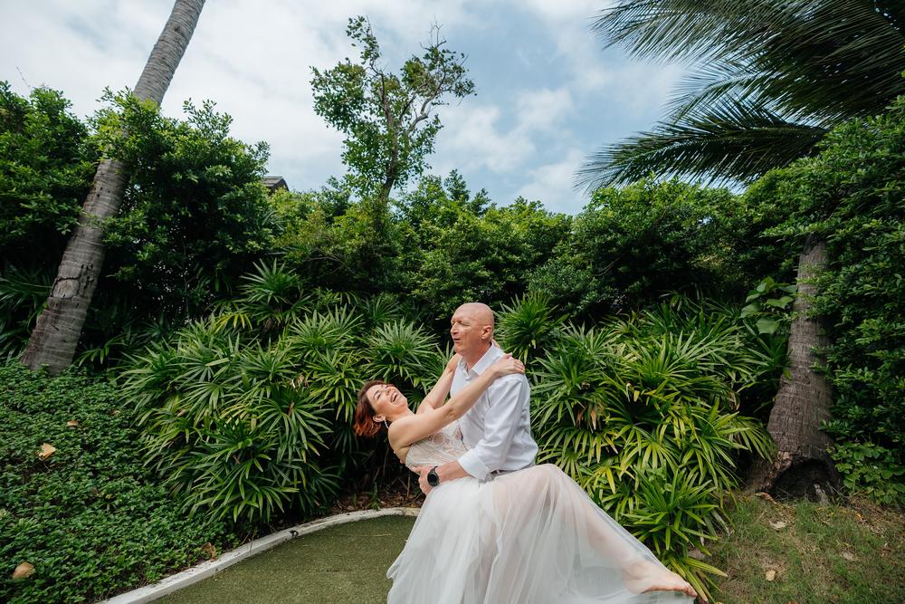 white lotus wedding 