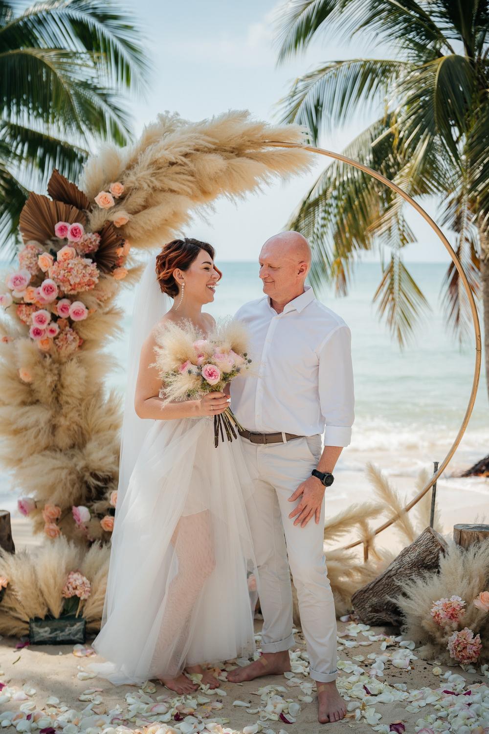 white lotus wedding 