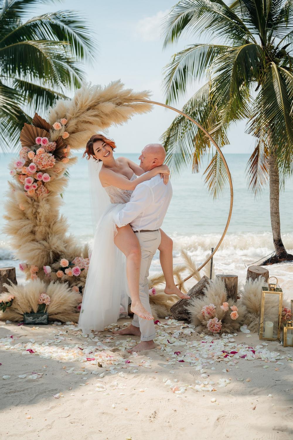 white lotus wedding 