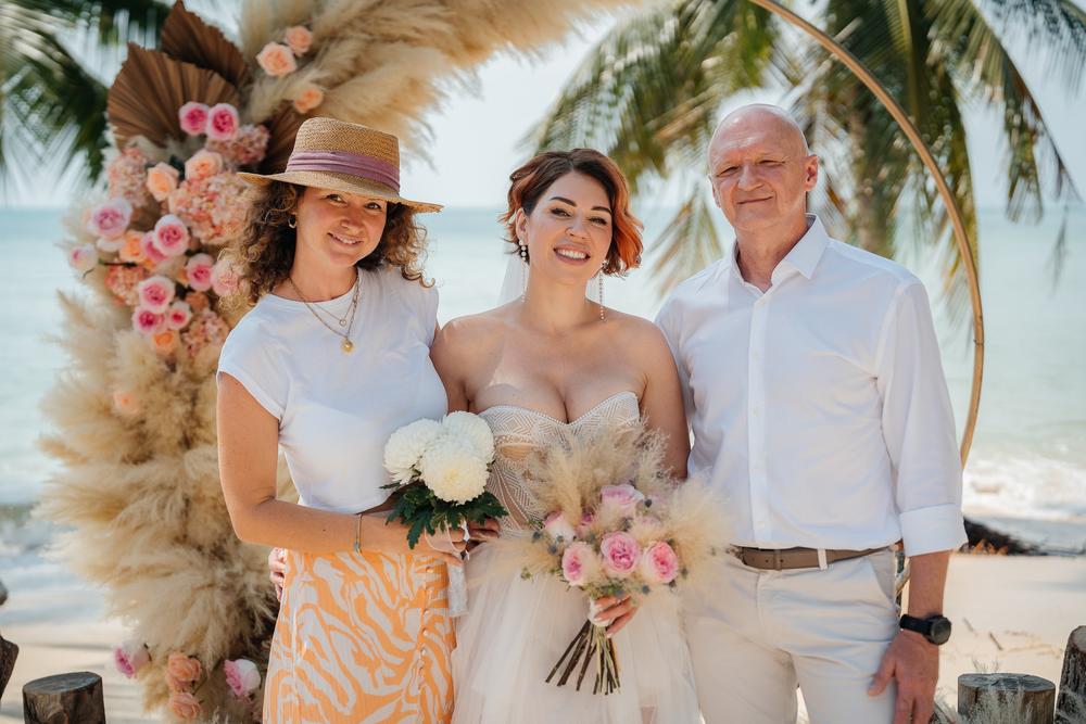 white lotus wedding 