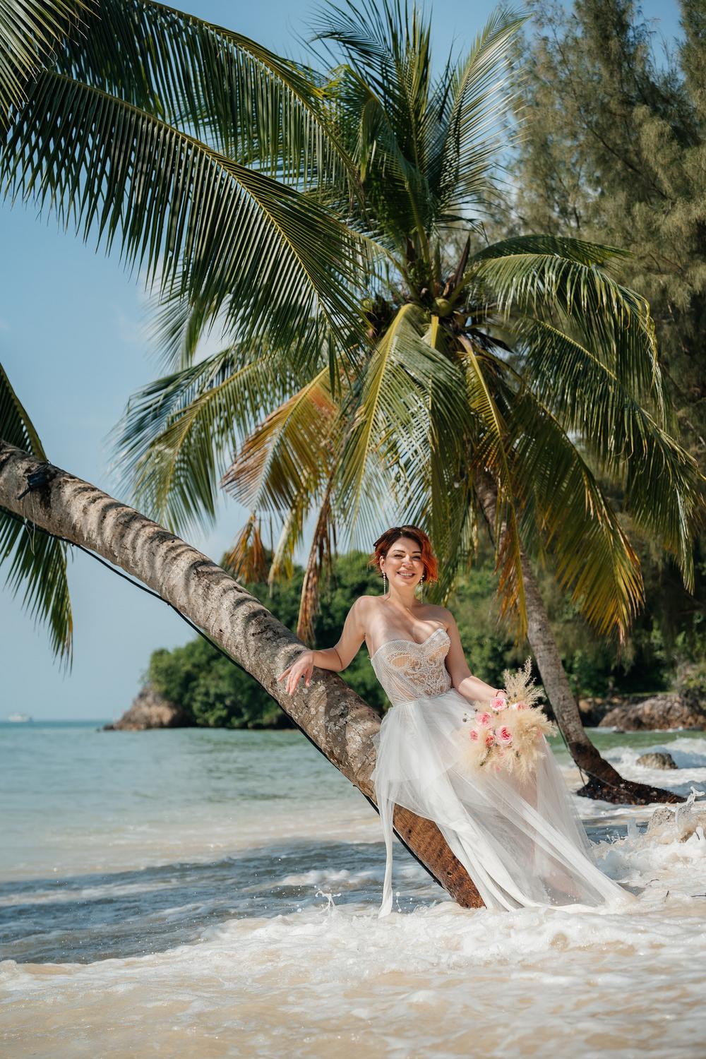 white lotus wedding 