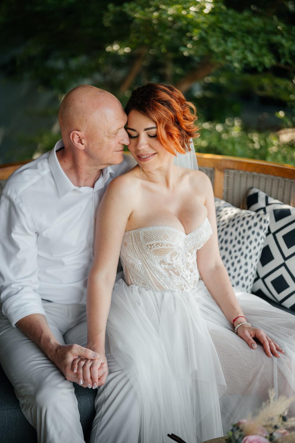 white lotus wedding 