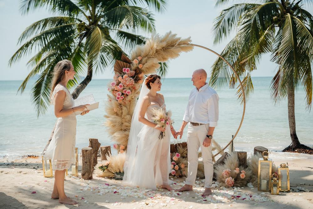 white lotus wedding 