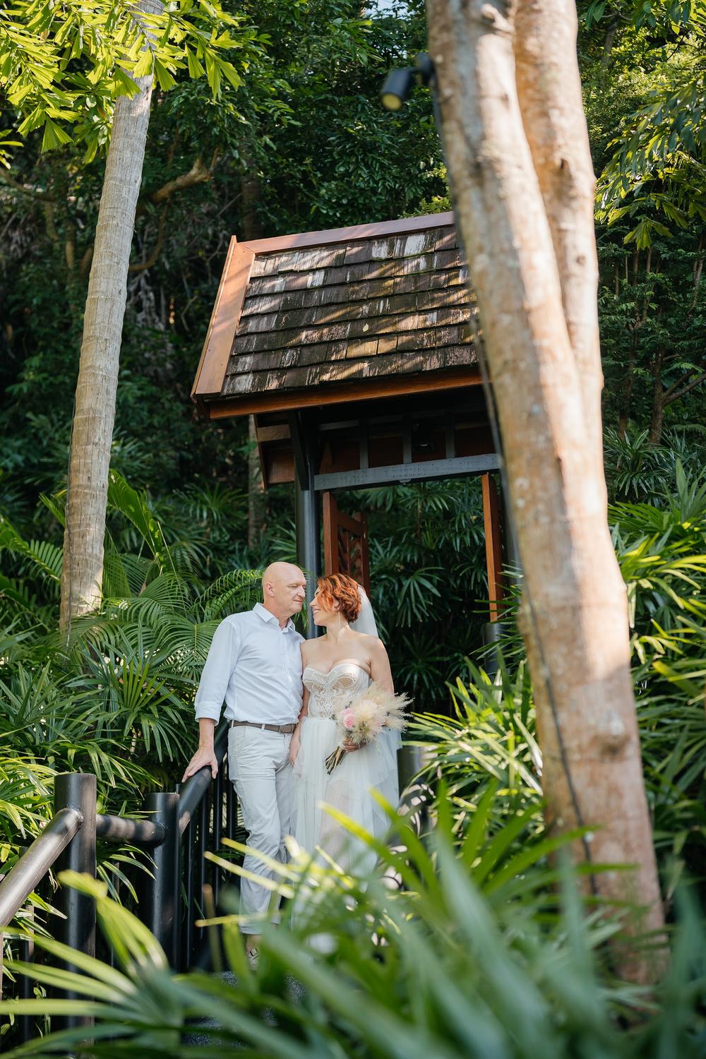 white lotus wedding 