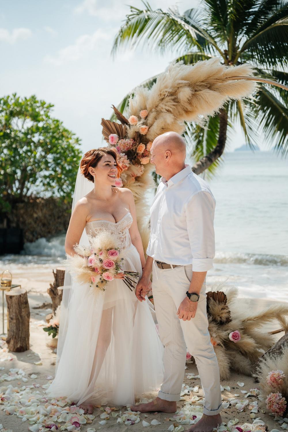 white lotus wedding 