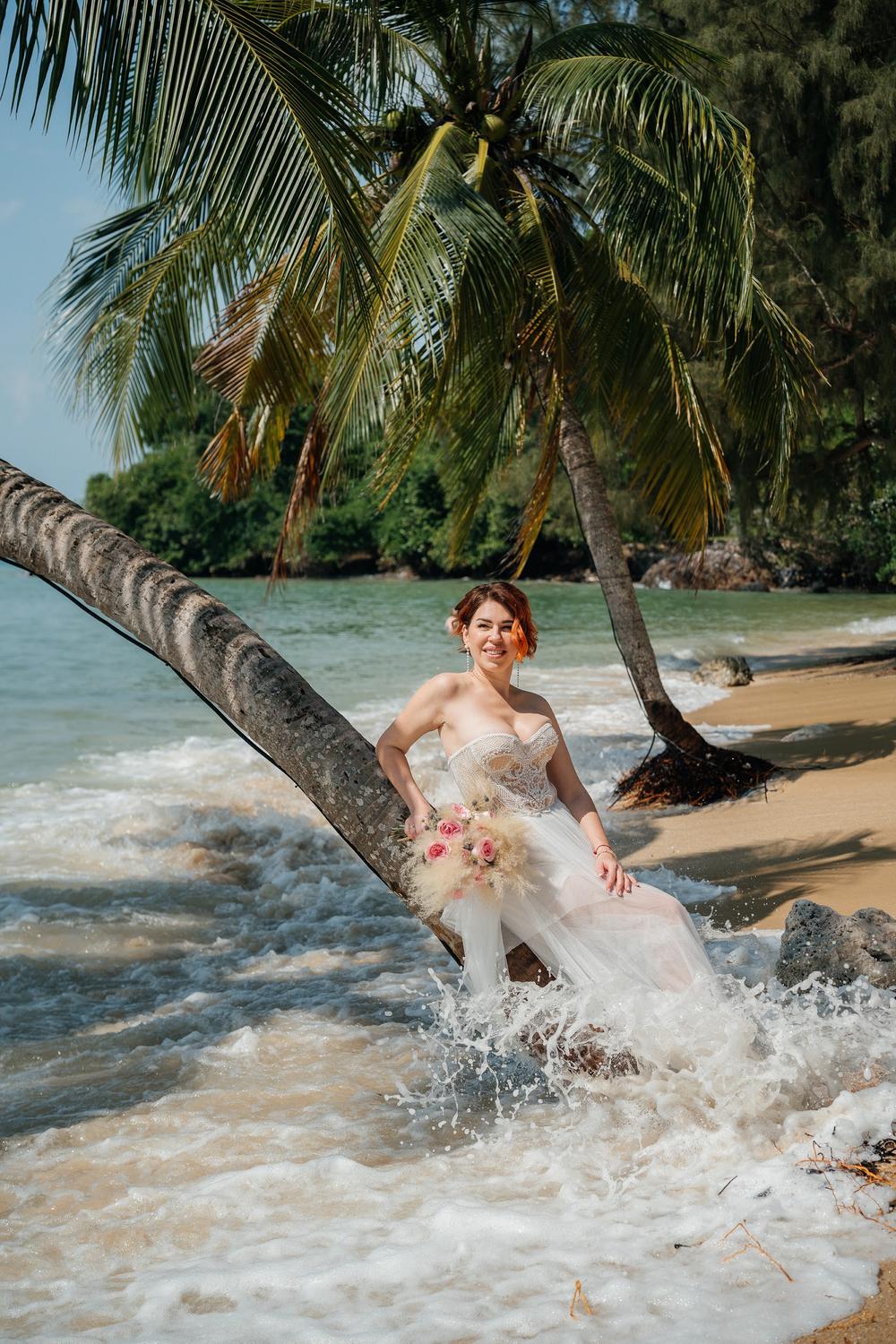 white lotus wedding 