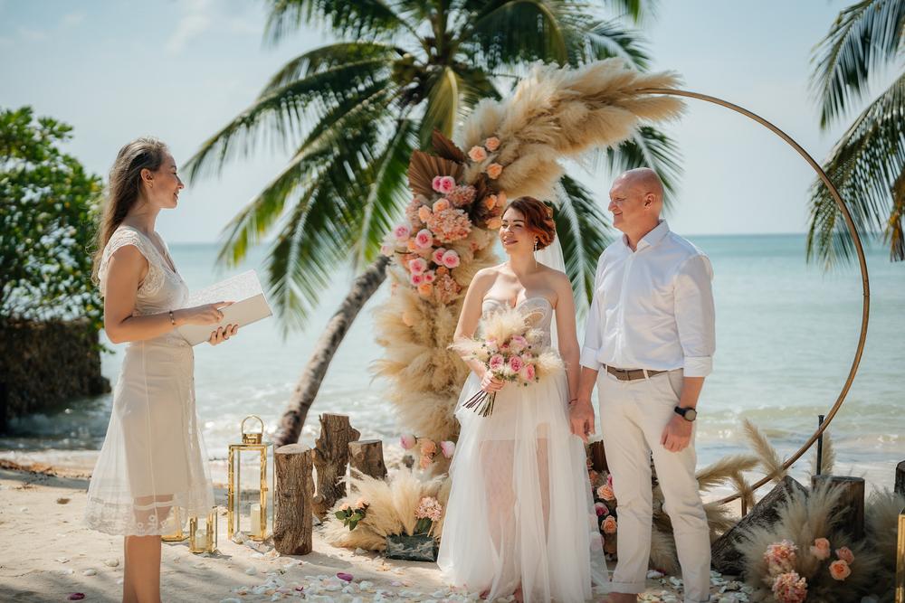 white lotus wedding 