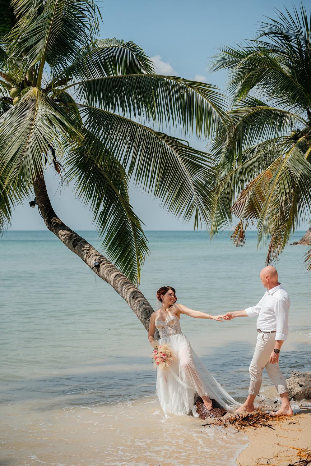 white lotus wedding 