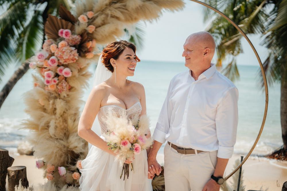 white lotus wedding 