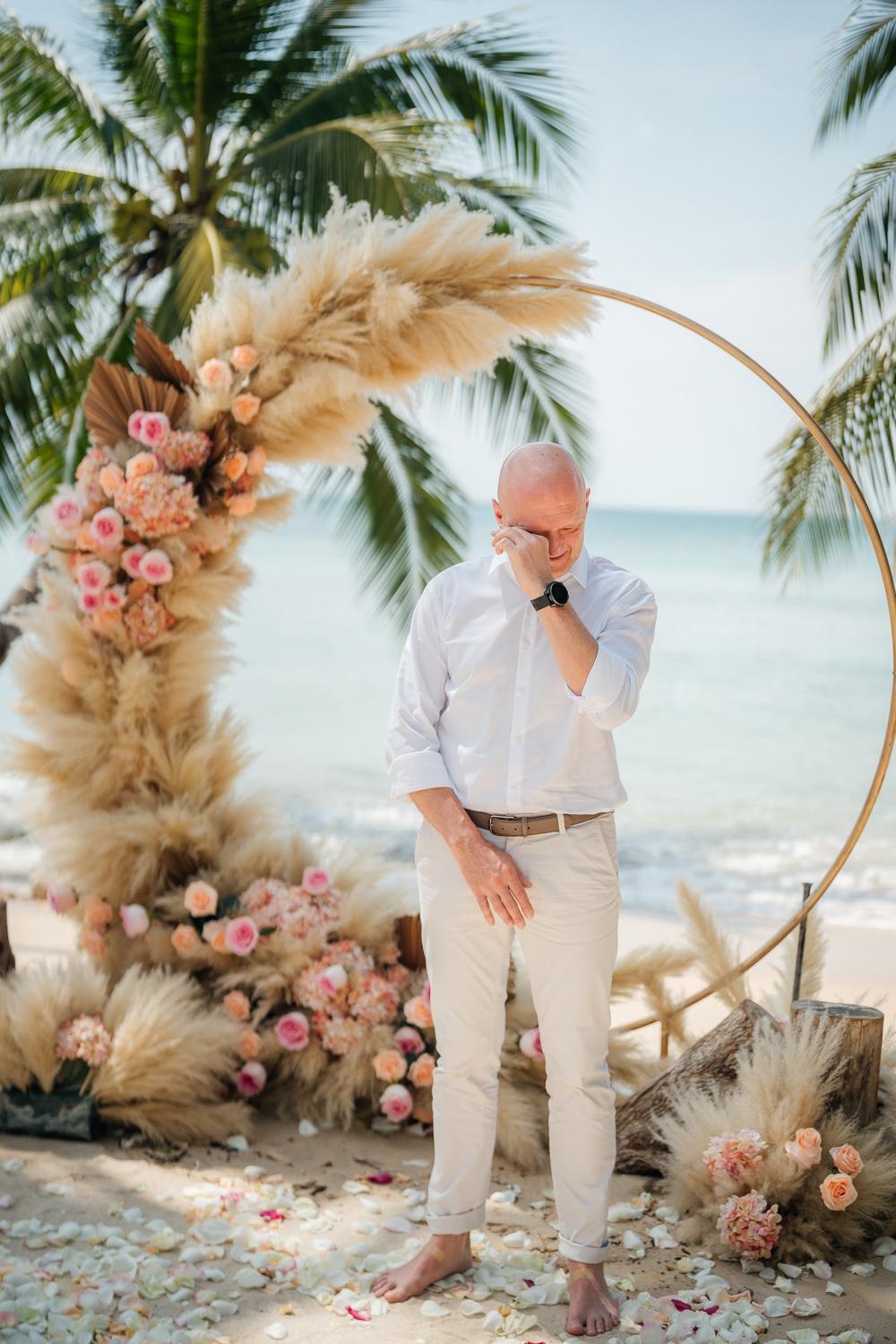 white lotus wedding 