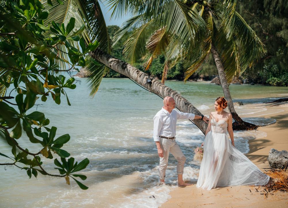 white lotus wedding 