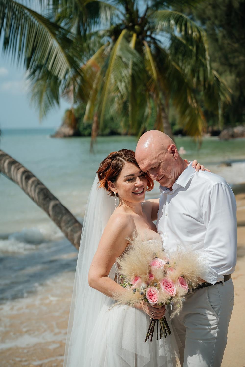 white lotus wedding 