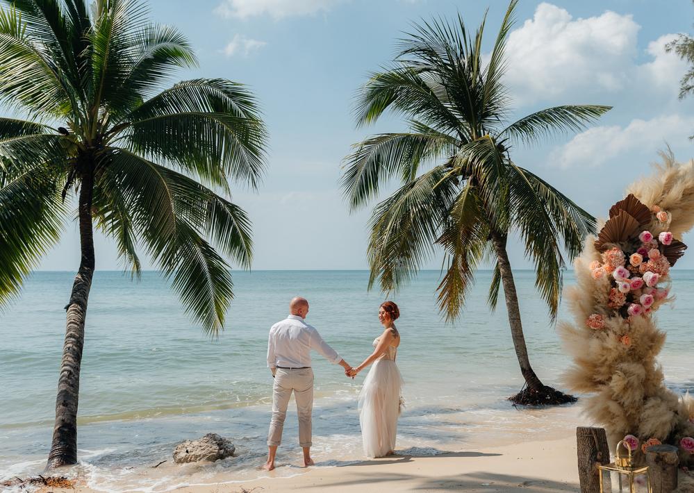 white lotus wedding 