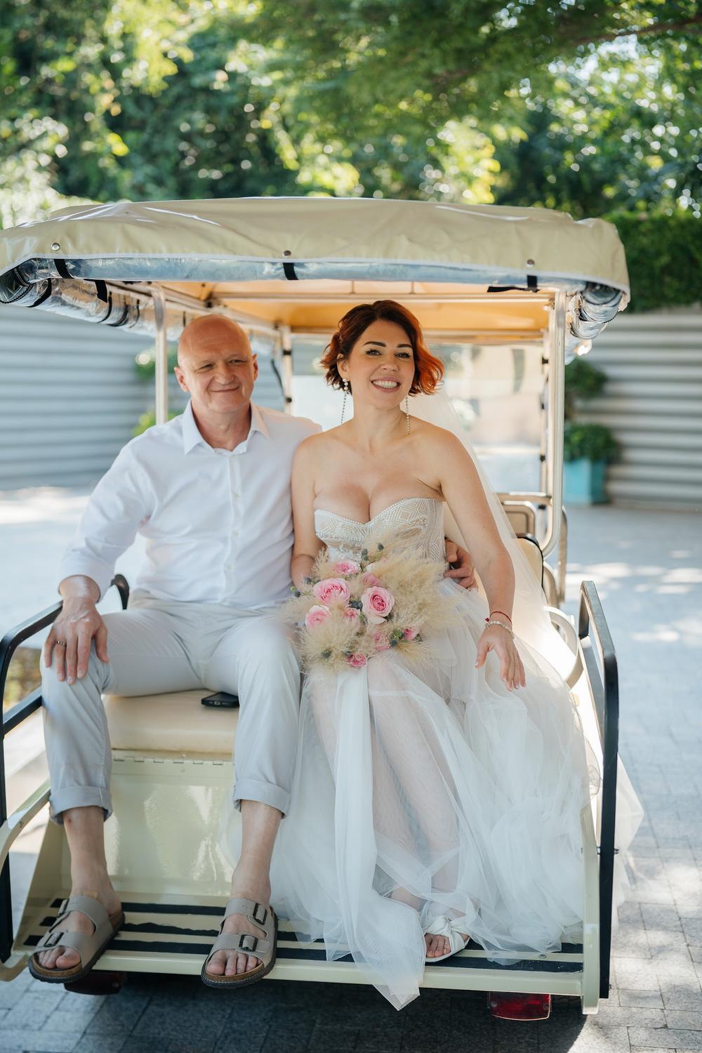 white lotus wedding 