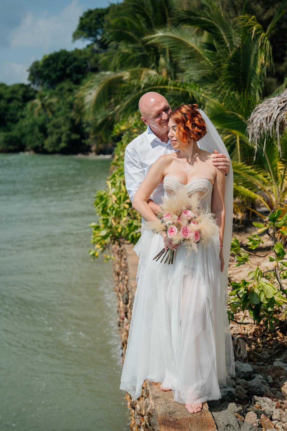 white lotus wedding 