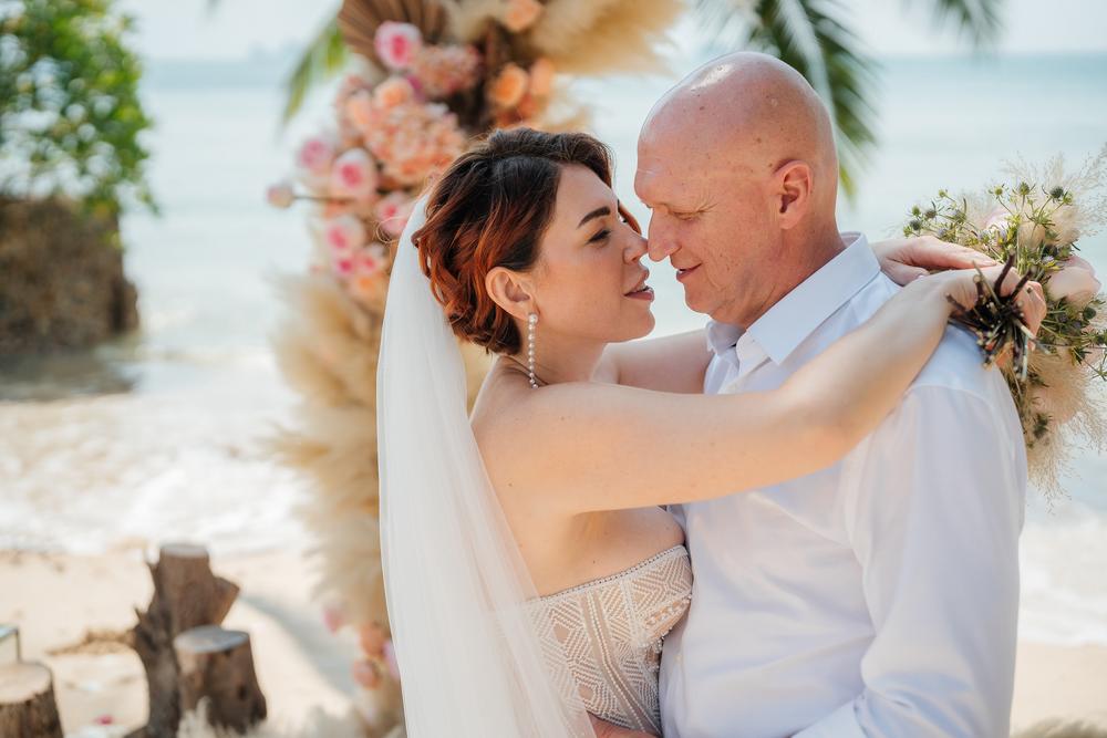 white lotus wedding 