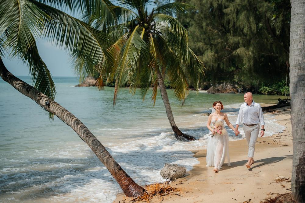 white lotus wedding 
