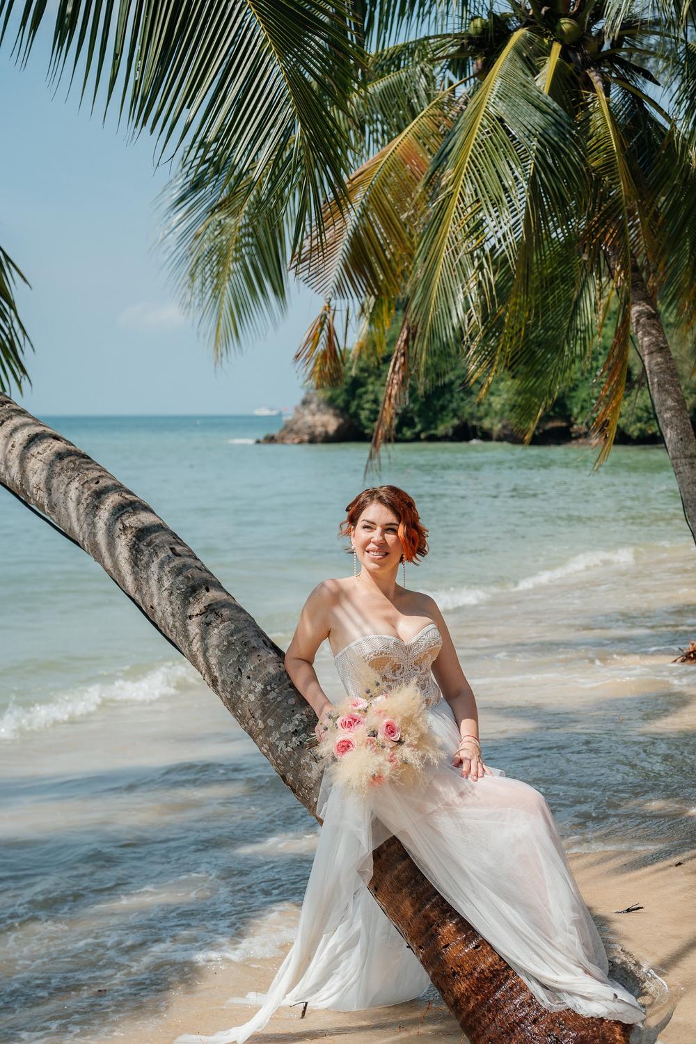 white lotus wedding 