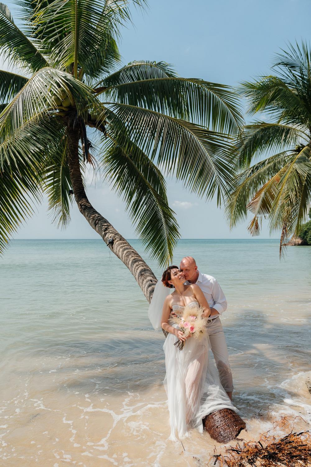 white lotus wedding 