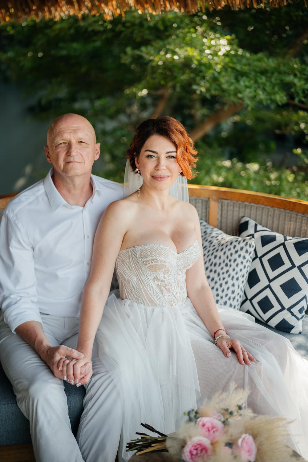 white lotus wedding 