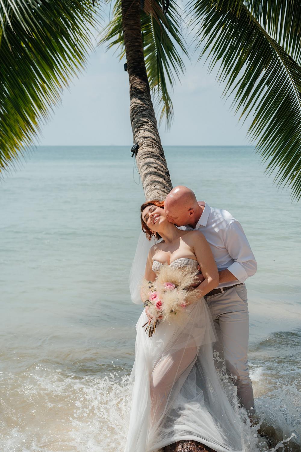 white lotus wedding 