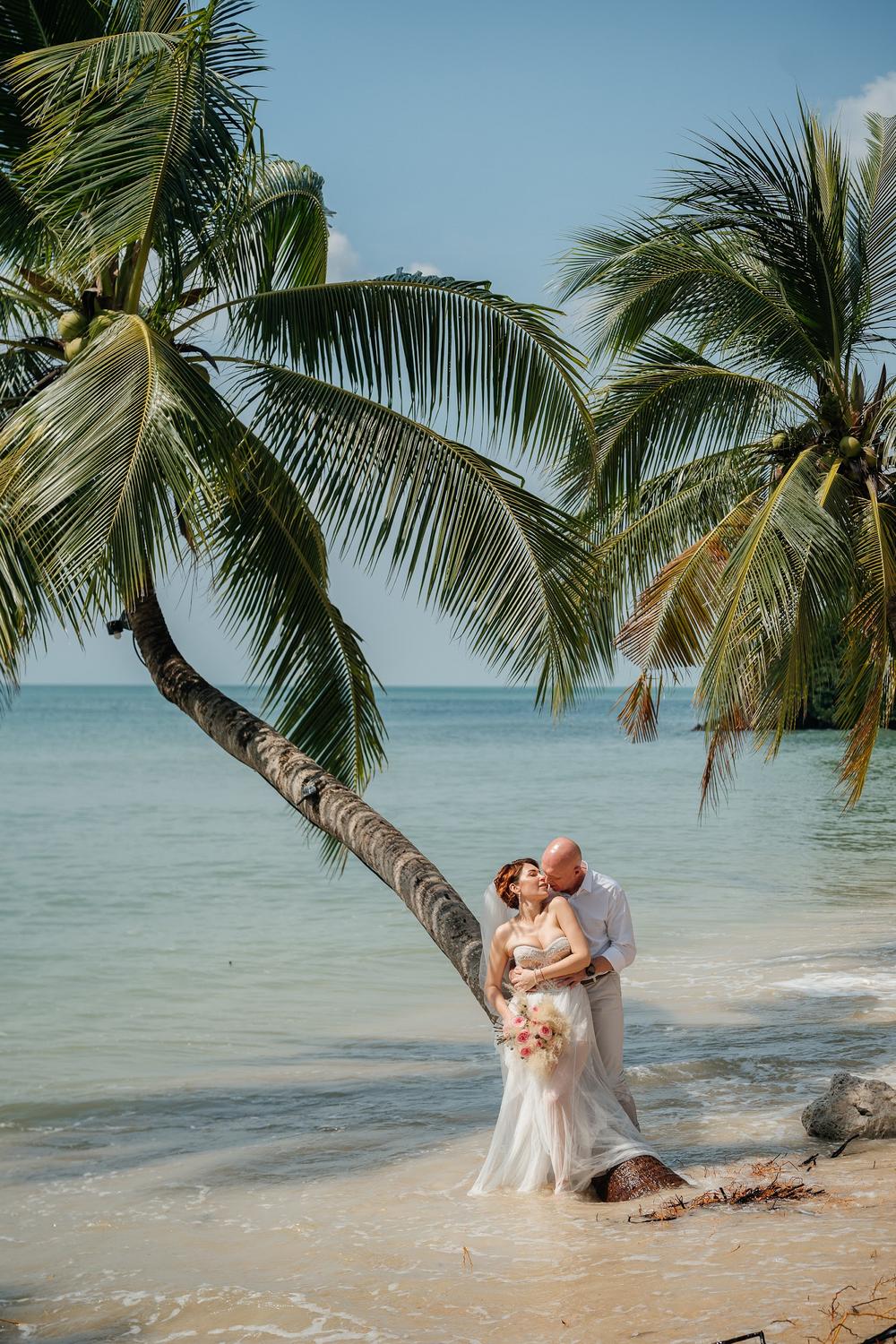 white lotus wedding 