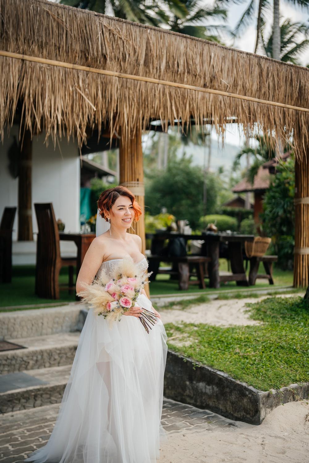 white lotus wedding 