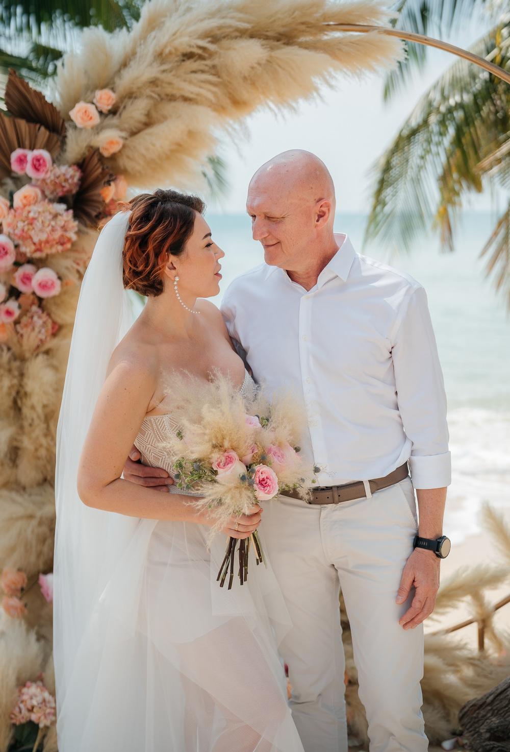 white lotus wedding 