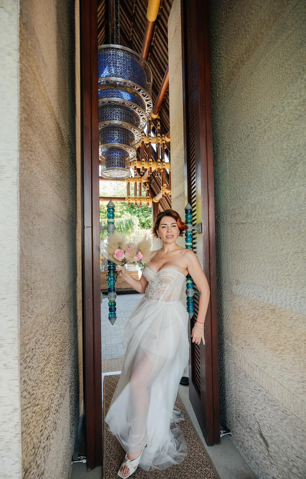 white lotus wedding 