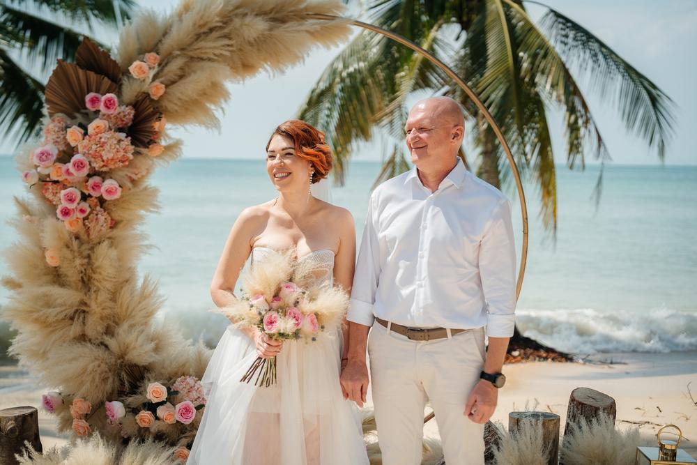 white lotus wedding 
