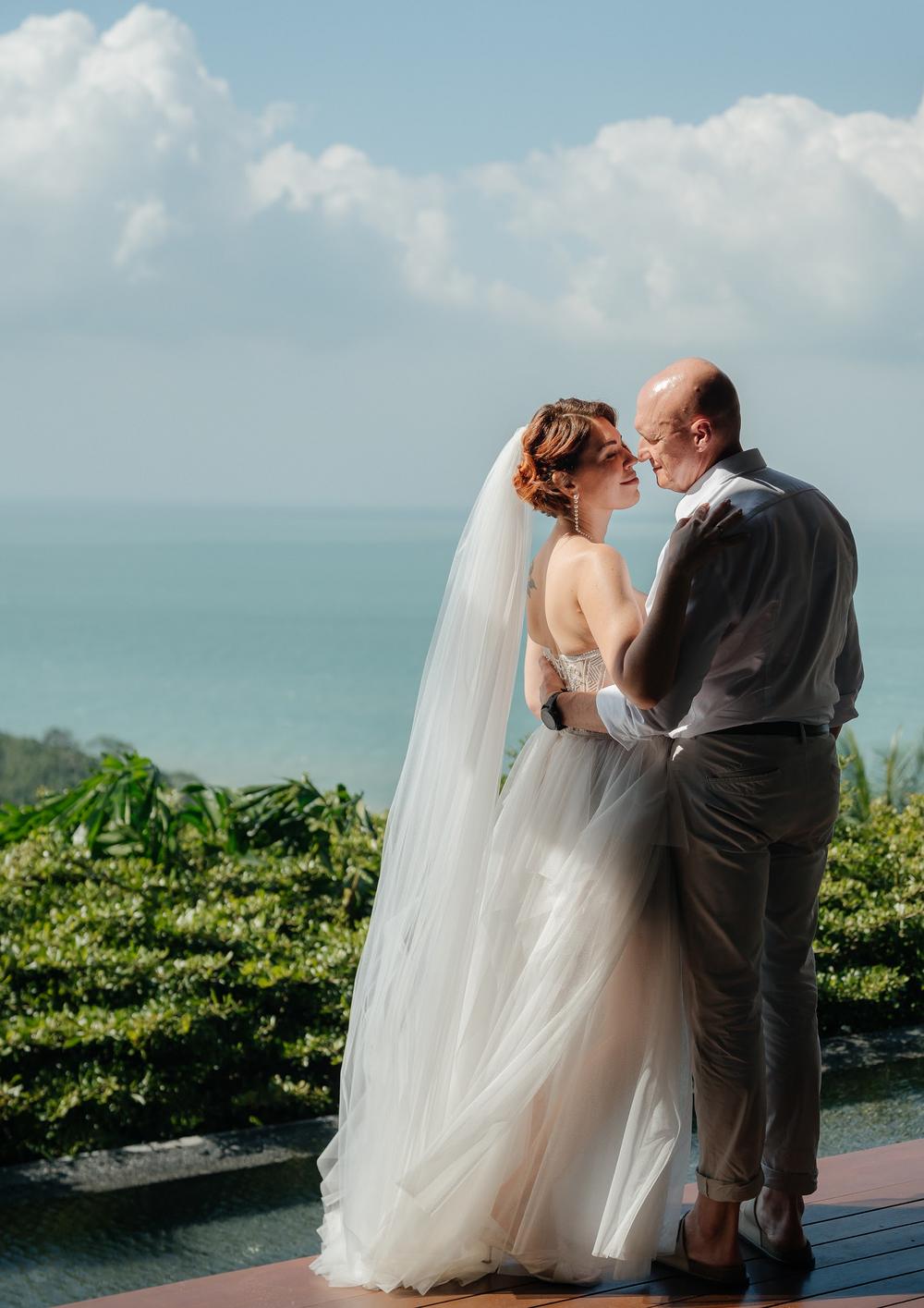white lotus wedding 