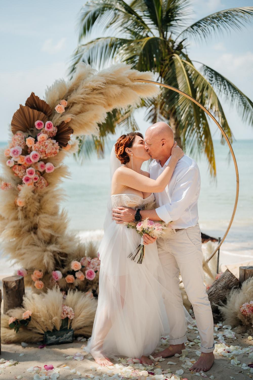 white lotus wedding 