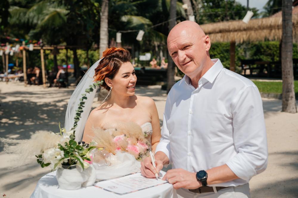 white lotus wedding 