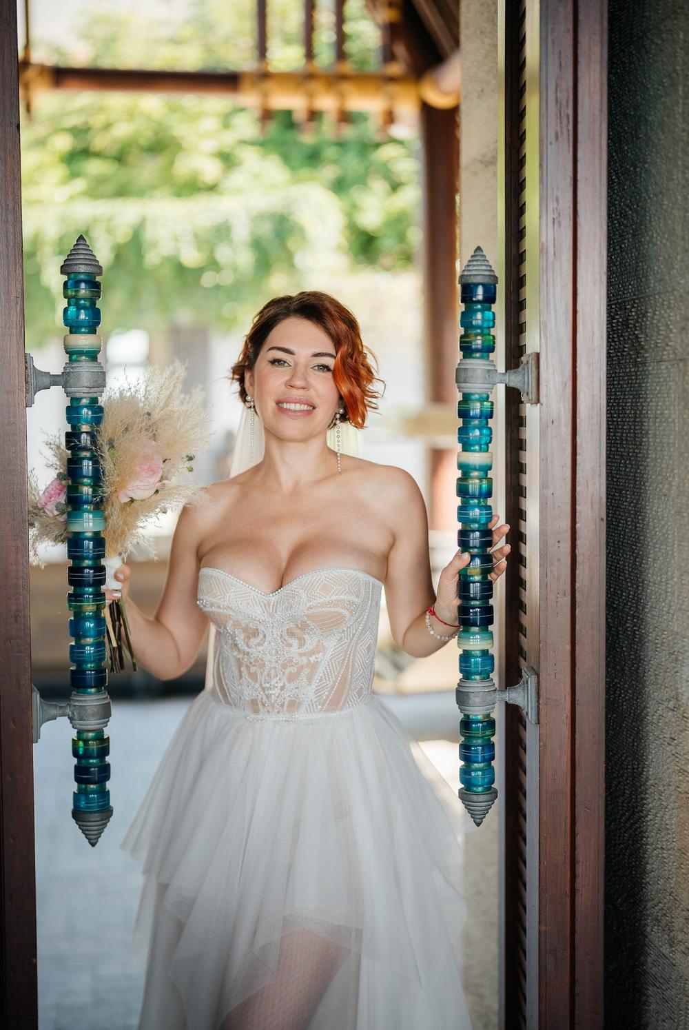 white lotus wedding 