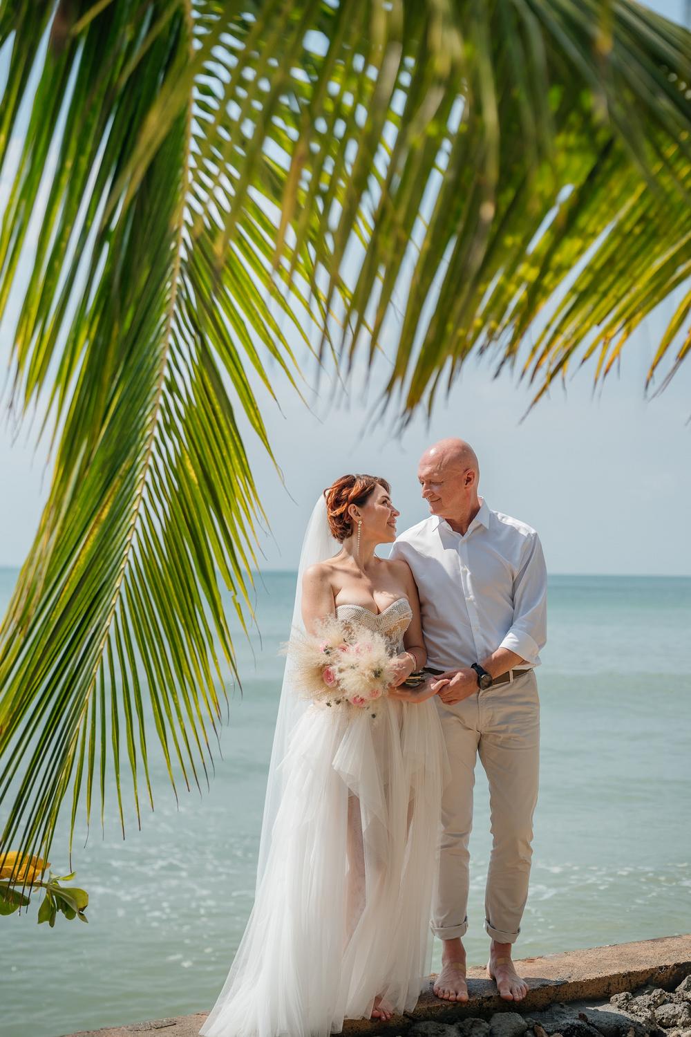 white lotus wedding 