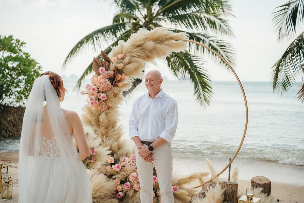 white lotus wedding 