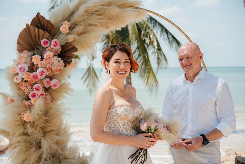 white lotus wedding 
