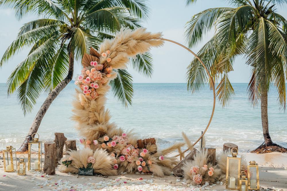 white lotus wedding 