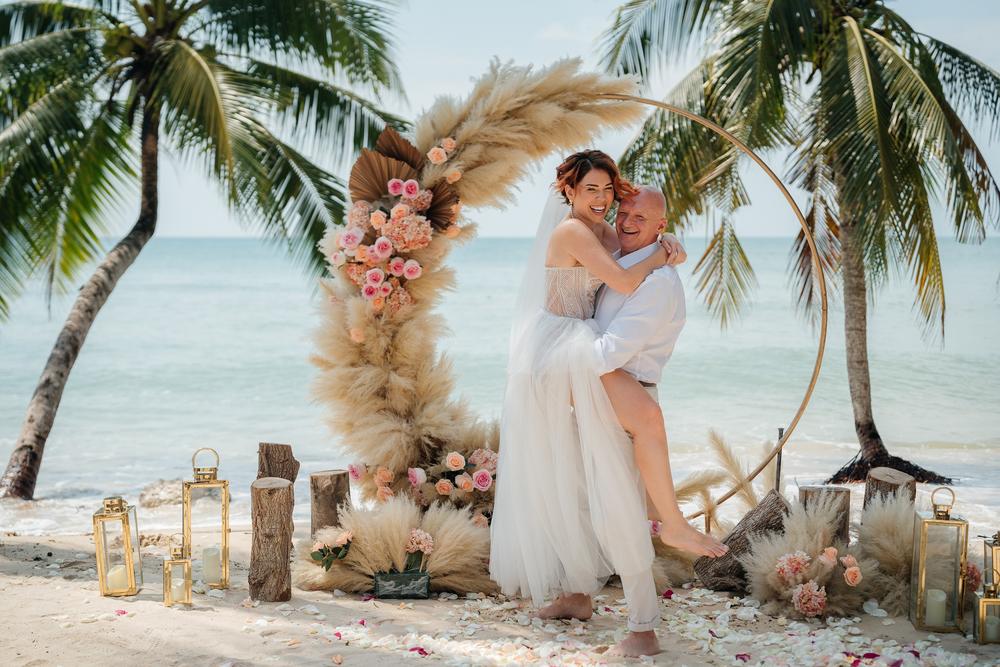white lotus wedding 