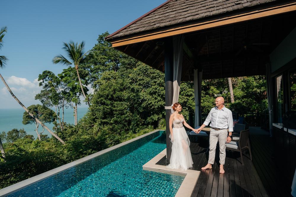 white lotus wedding 