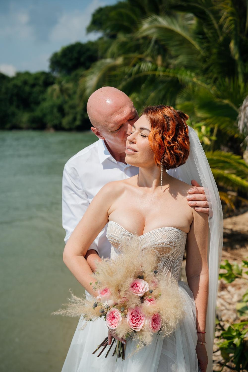 white lotus wedding 
