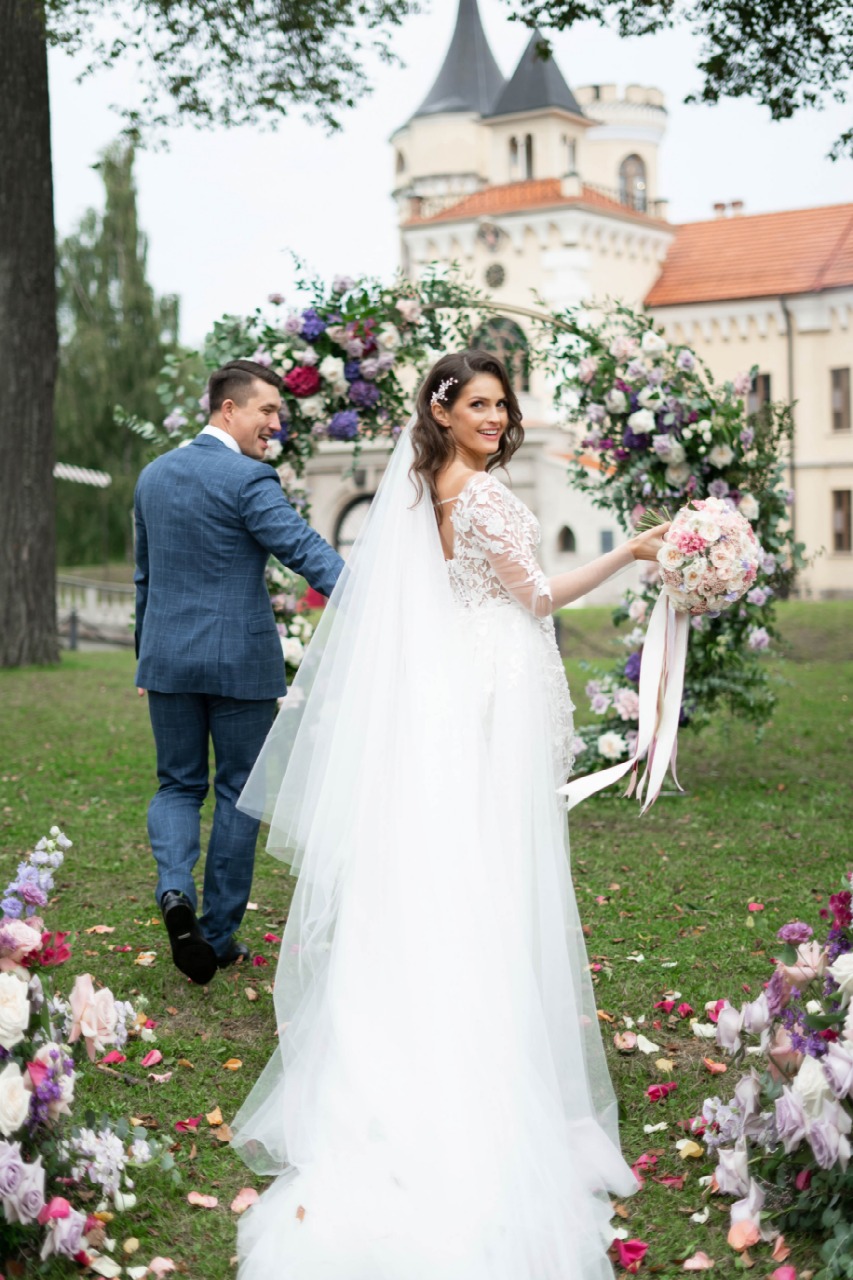 Свадьба в тренде: украшение цветами из бумаги